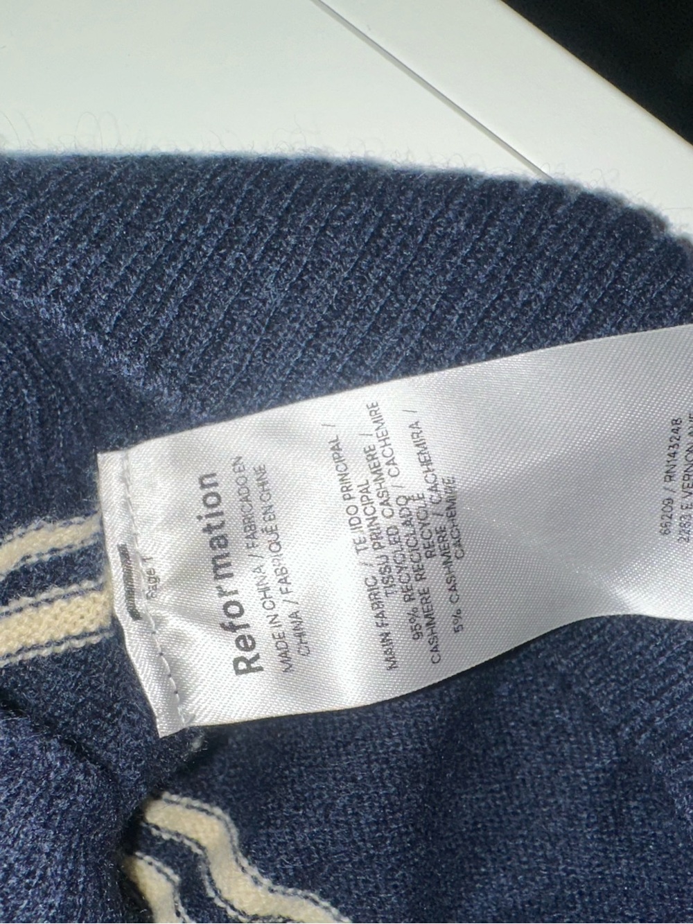 Reformation Dana Cashmere Crew Sweater - Picture 4 of 4